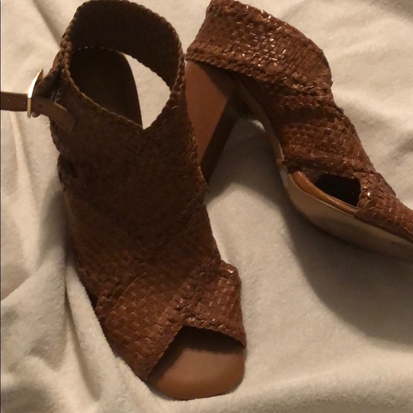 Halston Shoes Sz 10 - Picture 1 of 2